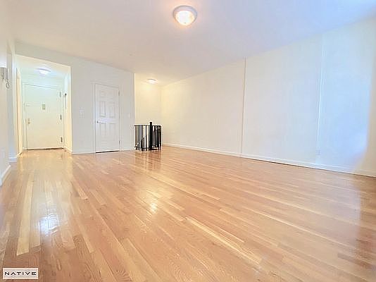5th image of 940 Lorimer St APT 1C