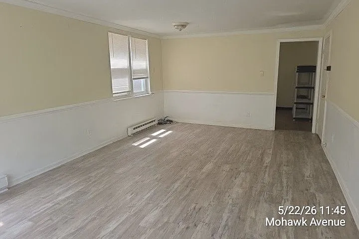 3 bed, 1.0 bath, 1004 sqft, $1,300 — Photo 3
