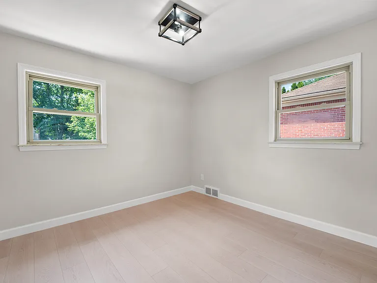 24411 Princeton St — Photo 10