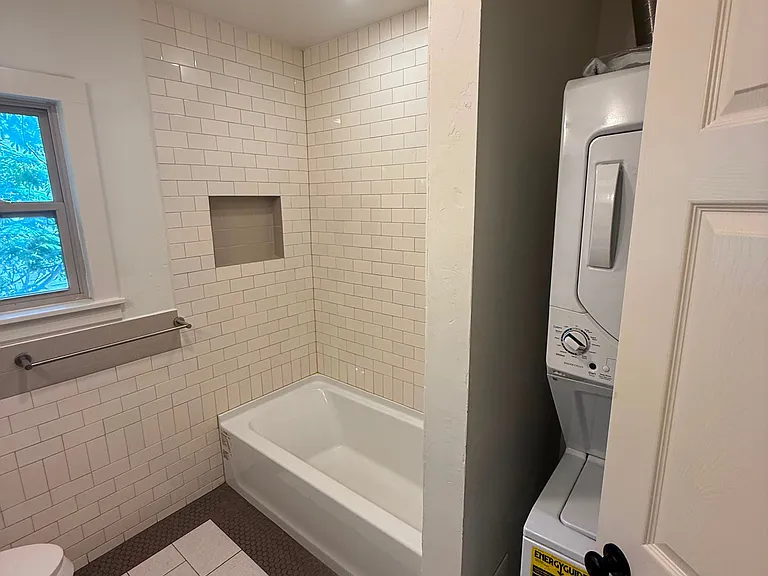 2528 NW 12th St #3 — Photo 11