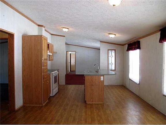Kitchen: Open Concept Kit w/ Vaulted Clgs & Center-Isle. Ample Windows. 