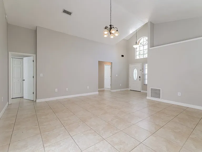 2120 Cuxham Ct — Photo 5