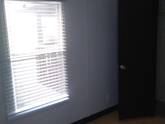 4th image of 815 Evening Dr
