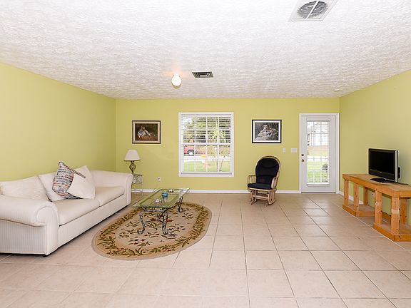 5th image of 526 NW Goldcoast Ave