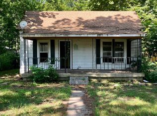 310 SW 2nd St, England, AR 72046