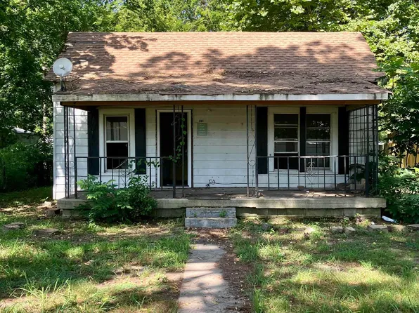310 SW 2nd St, England, AR 72046