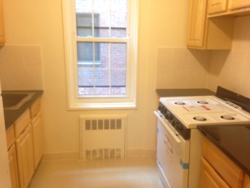 1st image of 14018 Burden Cres