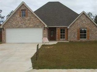 104 Parkway Oaks Dr, Lumberton, TX 77657