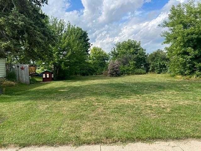 2nd image of 632 W Delavan Dr