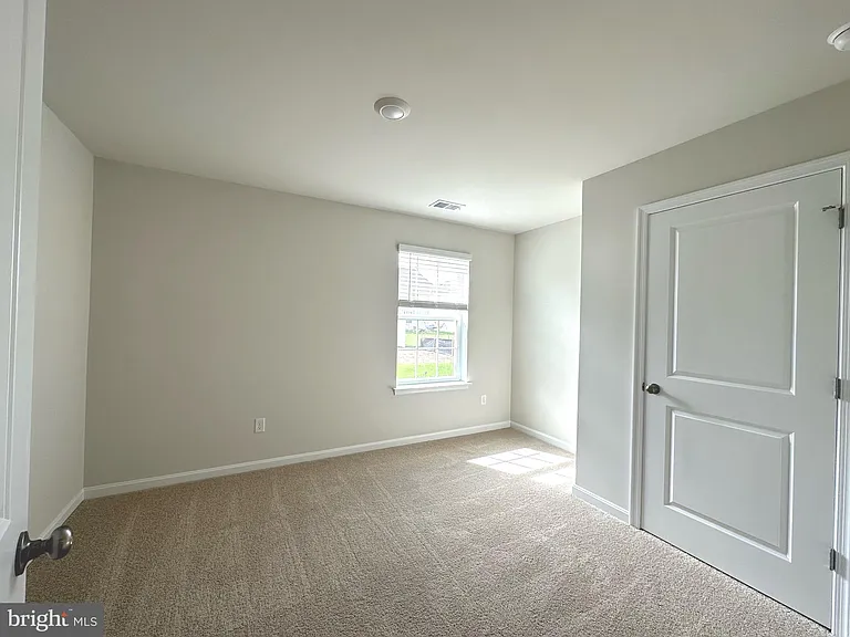 124 Charing Cross Dr — Photo 10