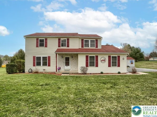 6417 Mountain View Dr, Slatington, PA 18080