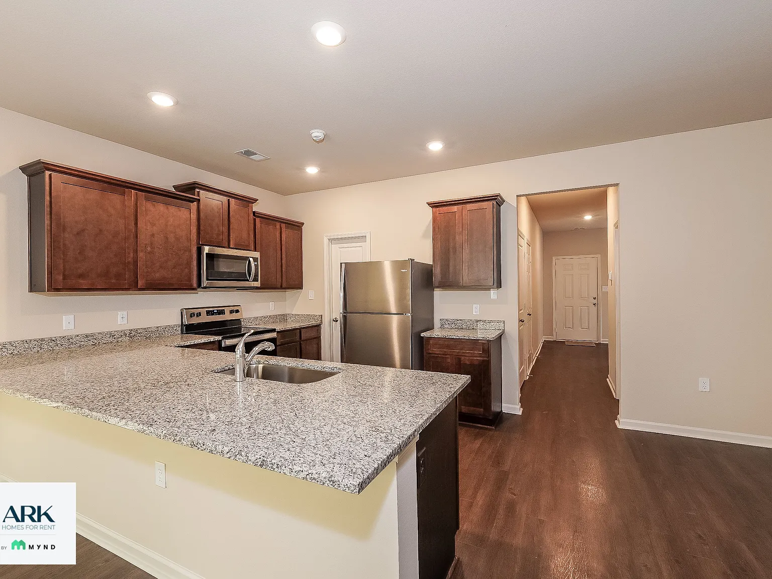 3 bed, 2.5 bath, 1367 sqft, $1,545 — Photo 3