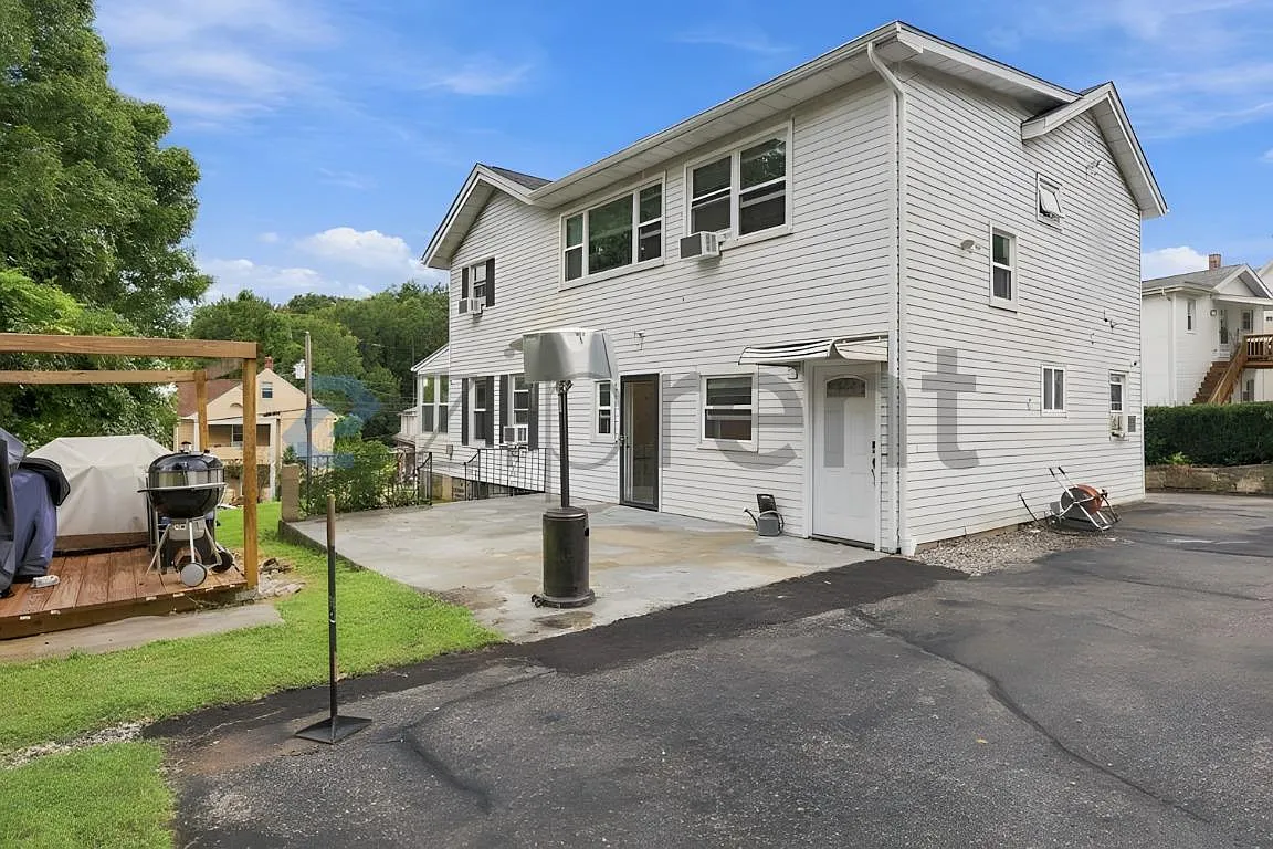 2 bed, 1300 sqft, $2,000 — Photo 1