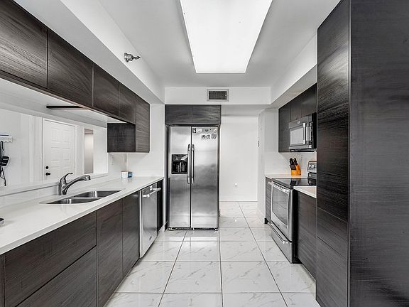3rd image of 6614 Villa Sonrisa Drive #123