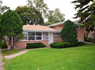 1240 Sherwood Rd, Glenview, IL 60025