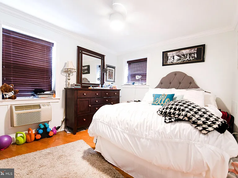 7036 Strathmore St #211 — Photo 26