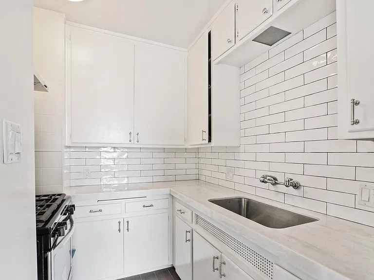 3808 Lyceum Ave #3808 — Photo 2