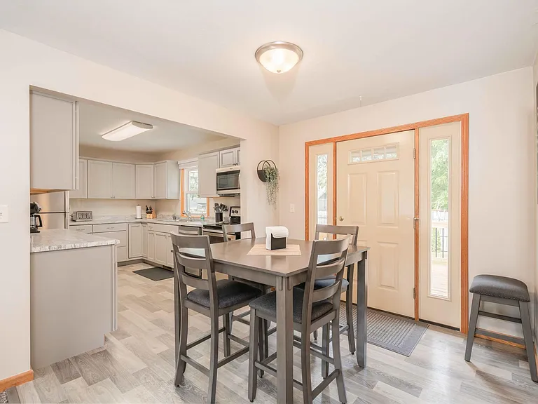 2909 S Willow Ave — Photo 4