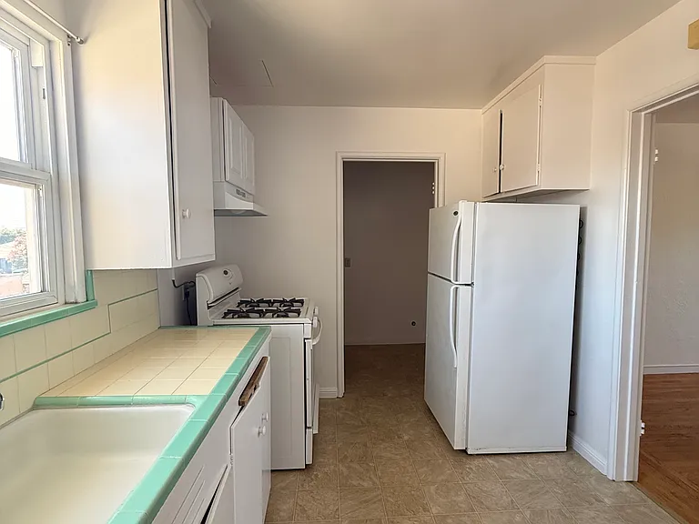 2556 Grant Ave — Photo 7