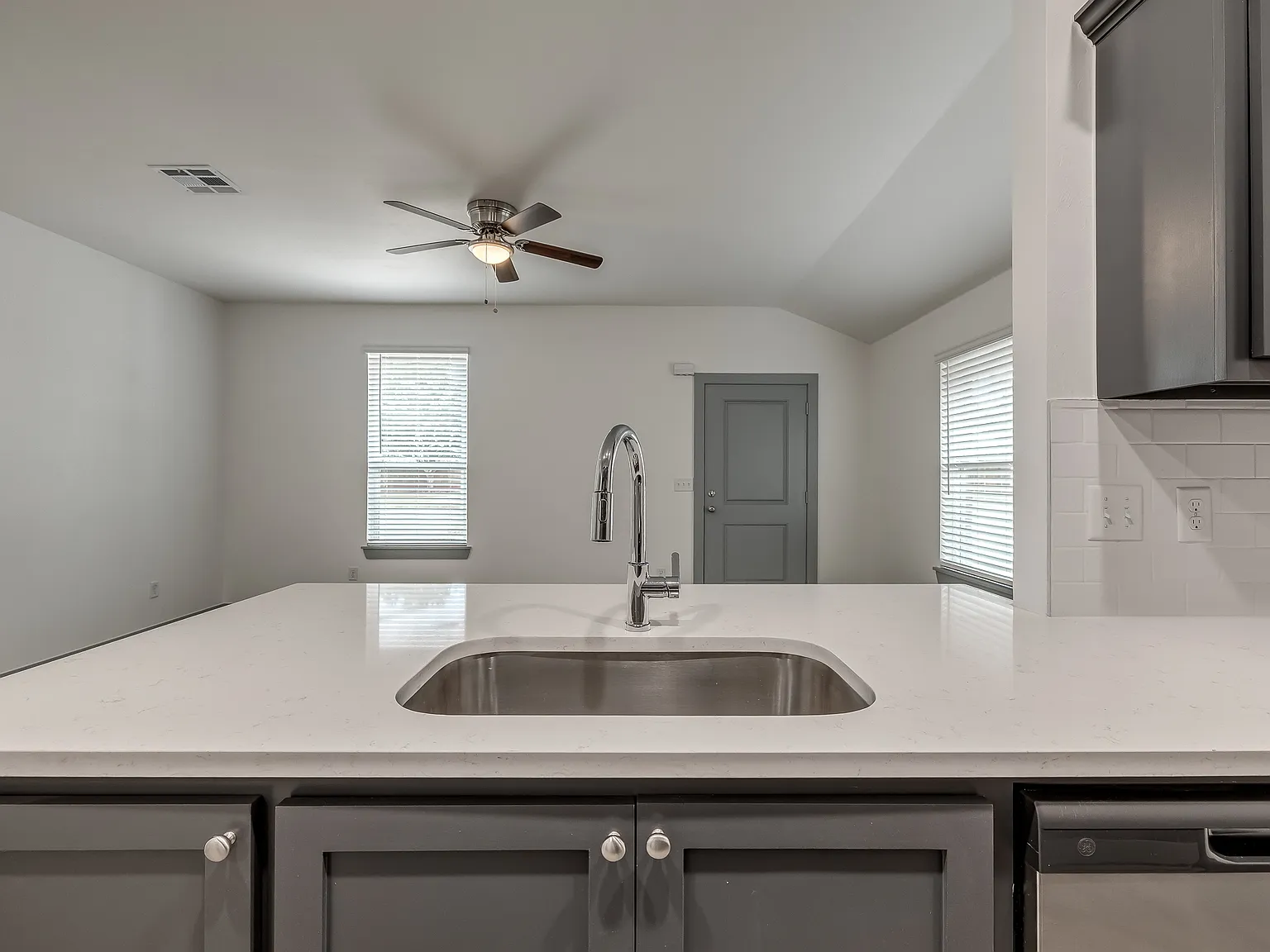 3 bed, 1150 sqft, $1,550 — Photo 4
