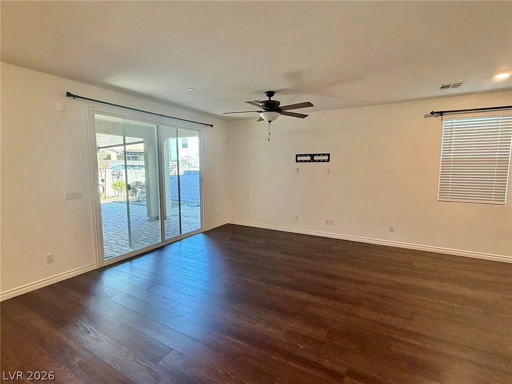 4 bed, 3.5 bath, 2203 sqft, $2,600 — Photo 4