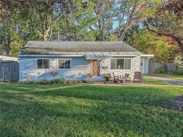 15 Devonshire Rd, North Syracuse, NY 13212