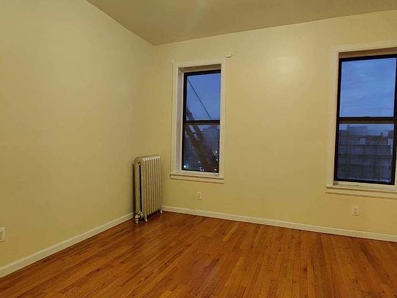5th image of 2420 Creston Ave APT 4A