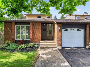 1055 Avignon Ct, Ottawa, ON K1C2N4