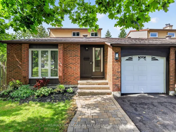 1055 Avignon Ct, Ottawa, ON K1C 2N4
