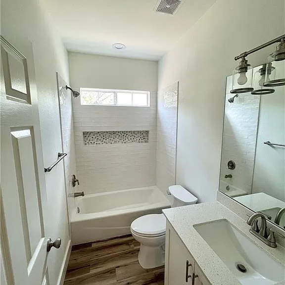 104 Cowal Dr S — Photo 12