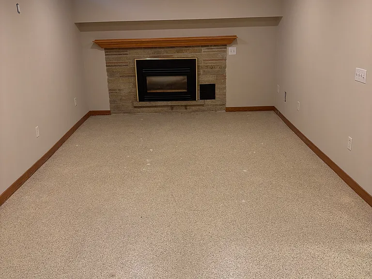 916 W Dean Ave — Photo 20