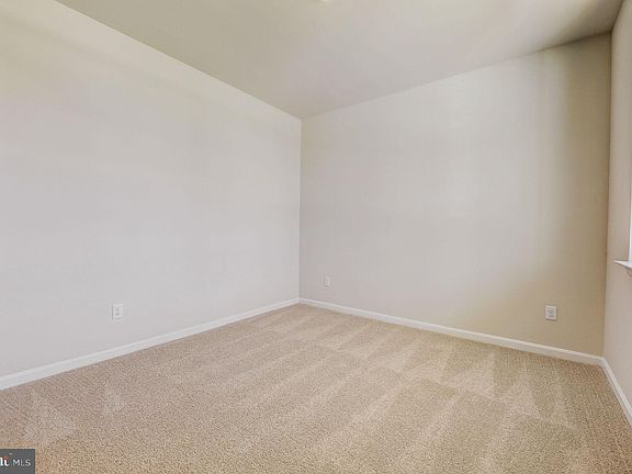 4th image of 982 Pagonia Dr