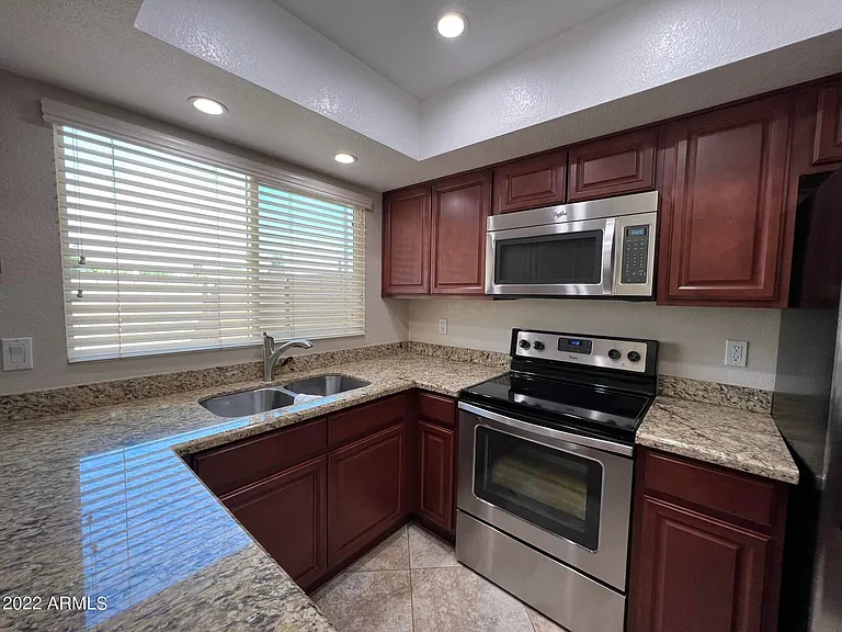 2534 E Villa Theresa Dr — Photo 6