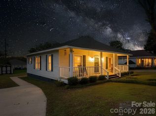 399 Woodlawn St, Belmont, NC 28012