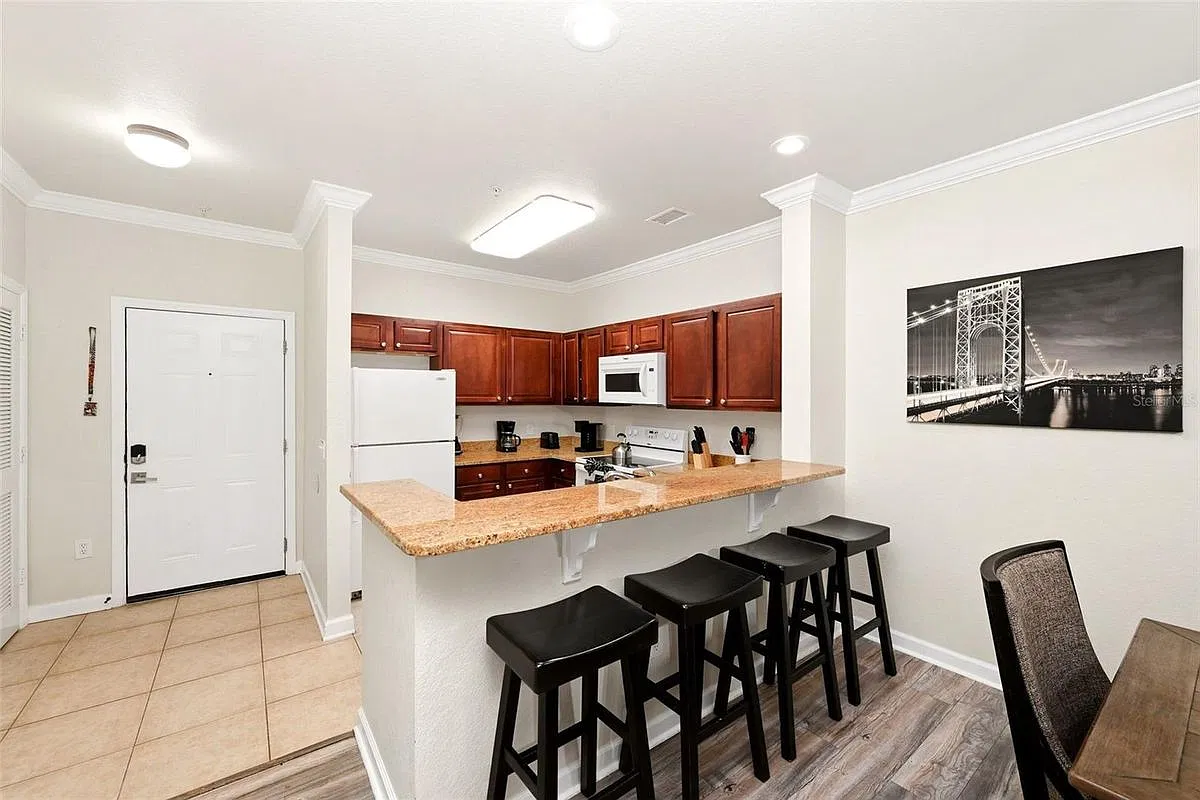 2 bed, 2.0 bath, 1134 sqft, $2,050 — Photo 3