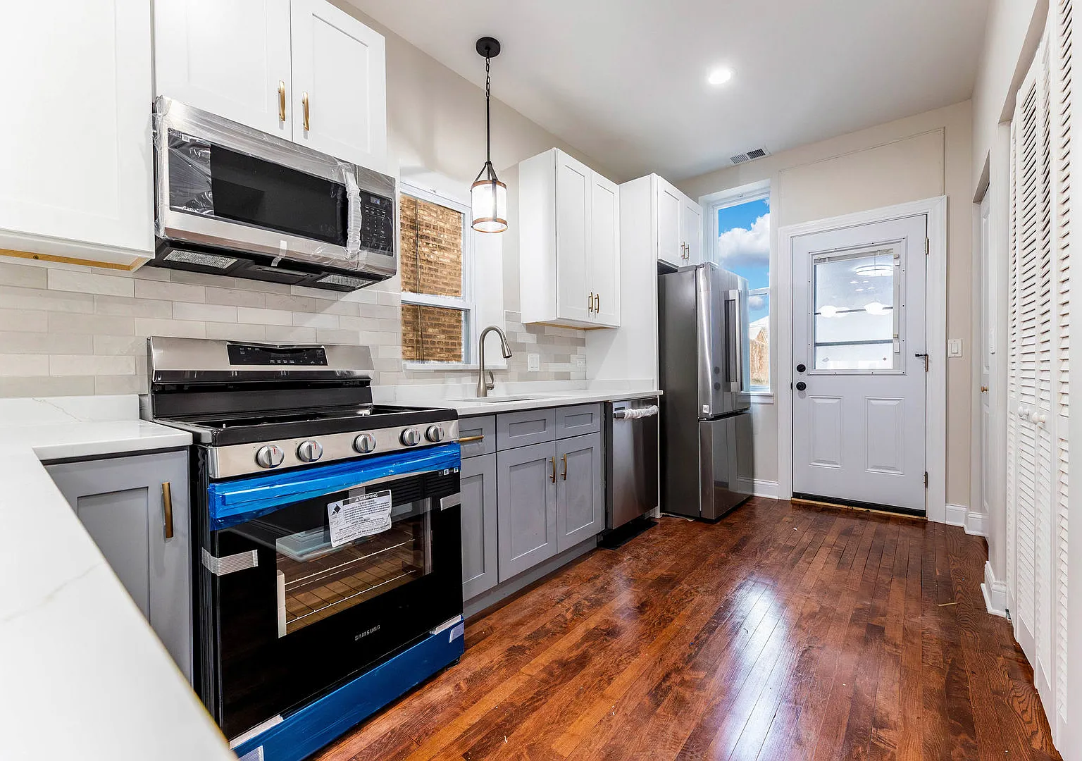 2 bed, 1100 sqft, $2,400 — Photo 4