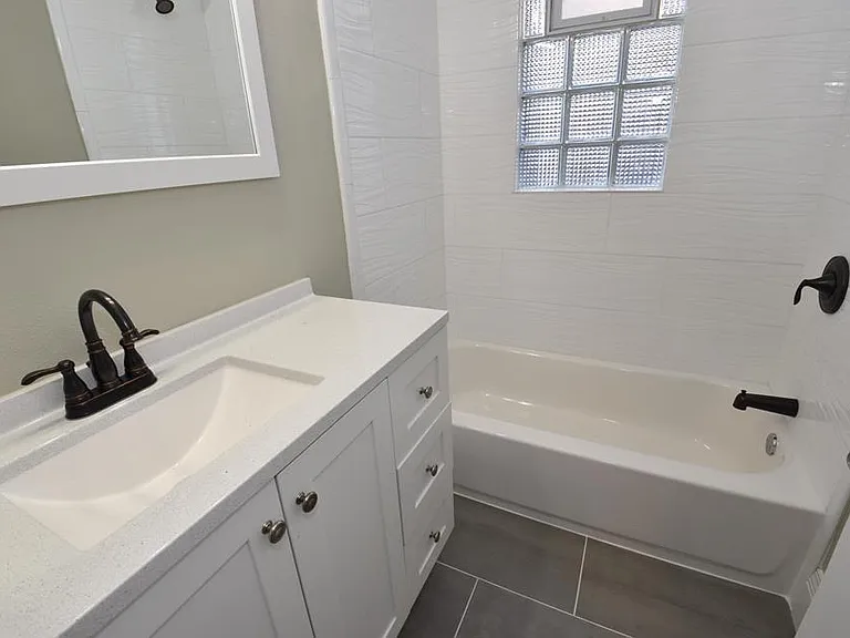 2577 S Graham St — Photo 2