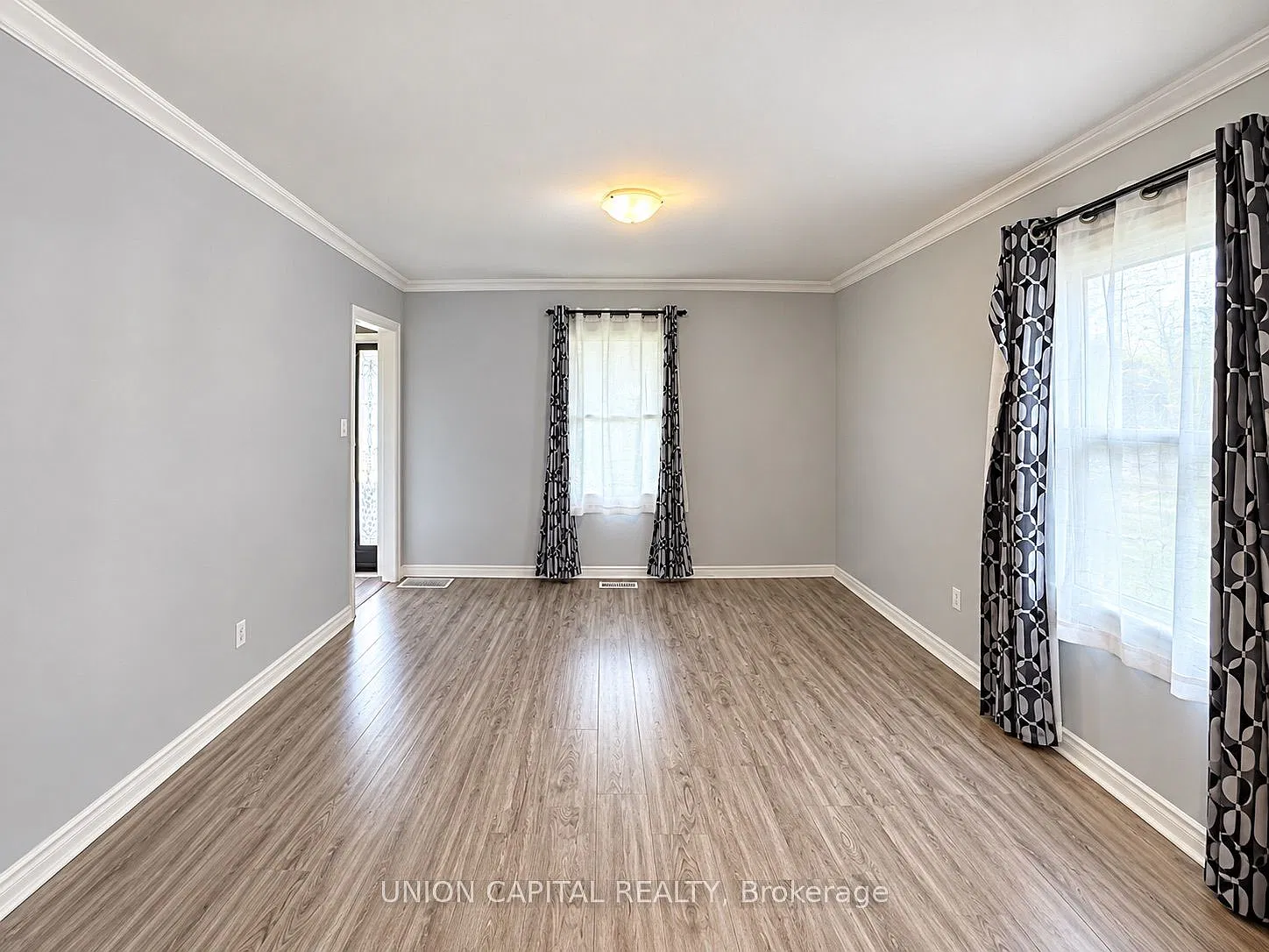 3 bed, $2,400 — Photo 2