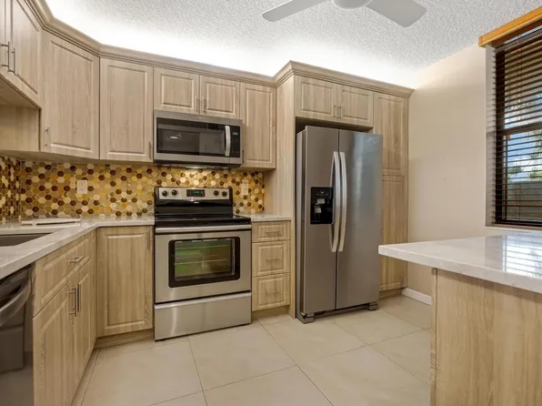 2907 Carambola Circle #203, Coconut Creek, FL 33066
