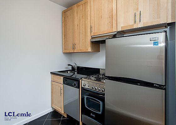 1st image of 1371 1st Ave #5C