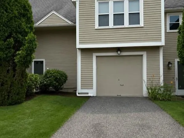 703 Brookhaven Ln #703, Woonsocket, RI 02895