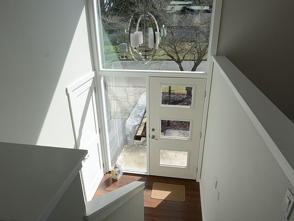 4th image of 526 166th Ave NE