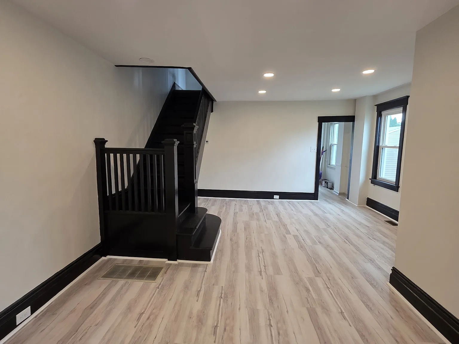 3 bed, 1.5 bath, 1100 sqft, $1,795 — Photo 2