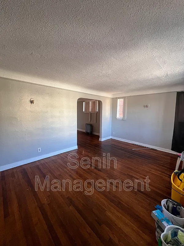 2 bed, 1.0 bath, 950 sqft, $895 — Photo 2