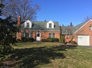 20 Pinetree Ln, Morris Plains, NJ 07950