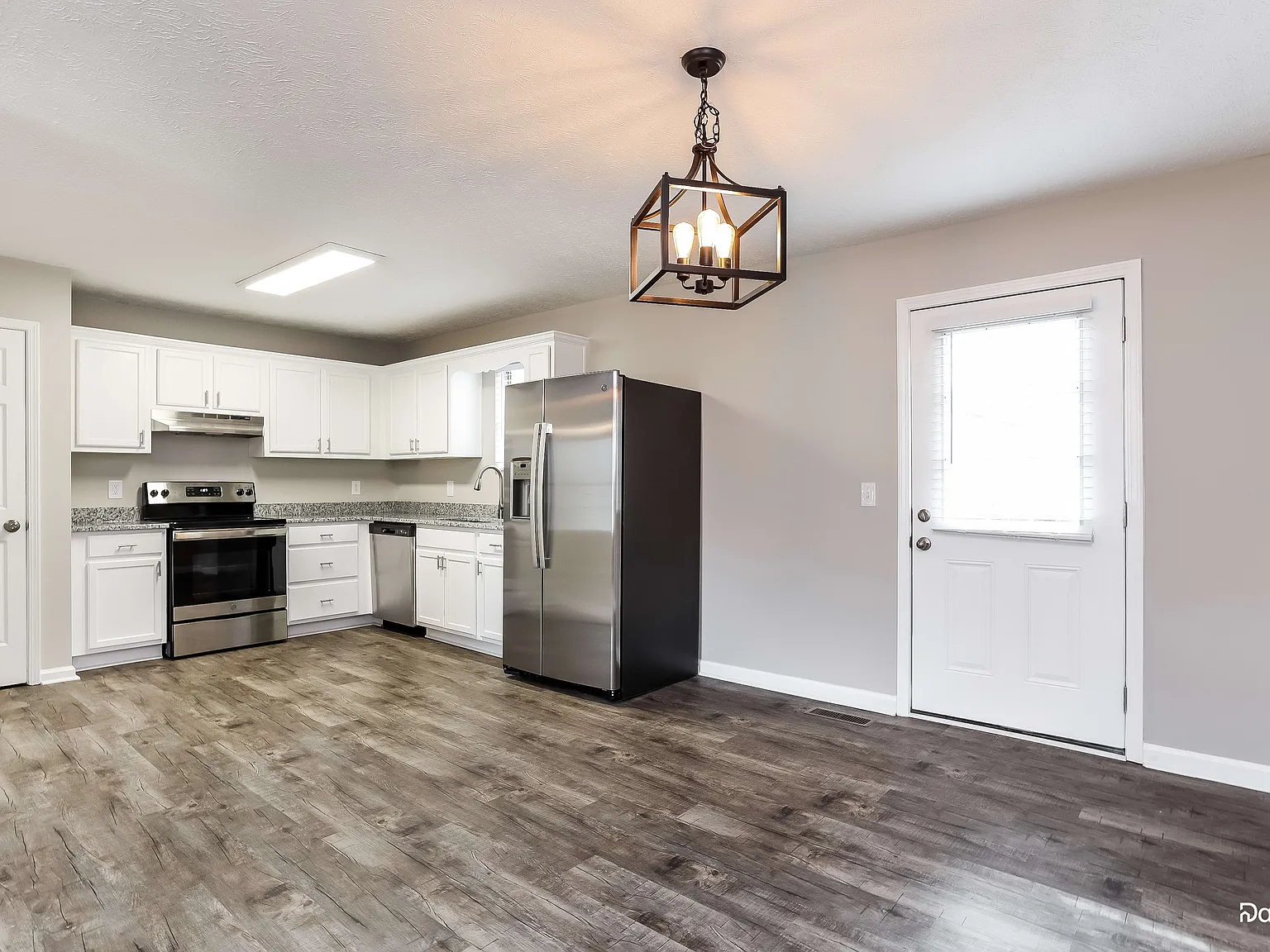 4 bed, 2.0 bath, 2000 sqft, $1,895 — Photo 3