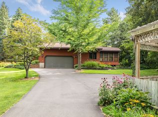 565 Gilbert Rd, Hudson, WI 54016