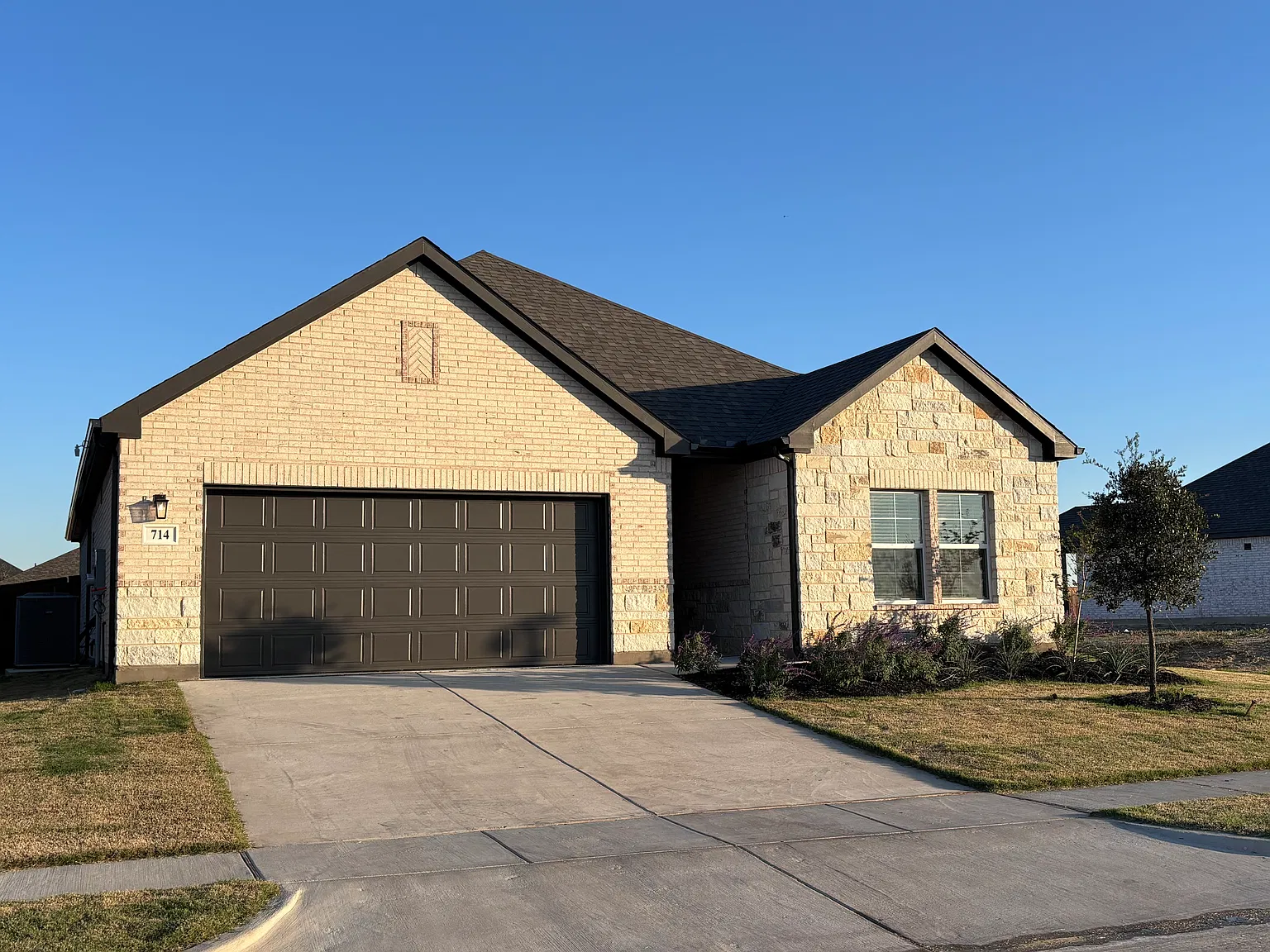 4 bed, 1859 sqft, $2,475 — Photo 2