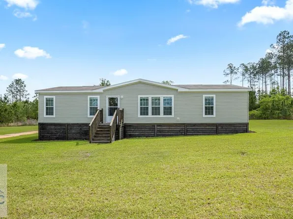 876 Hires Rd, Jesup, GA 31545