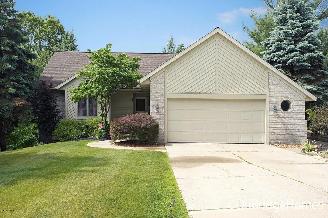 1748 Pinecroft Ln SW photo 1